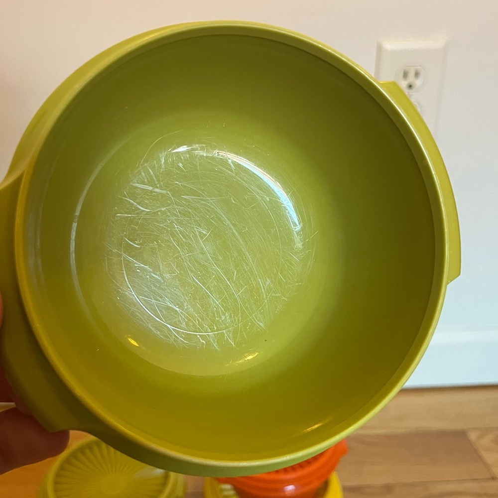 Vintage Tupperware Servalier Storage Bowls w Starburst Lids Set of 4 - Picture 6 of 7